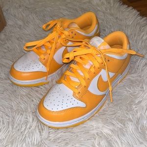 Nike low dunks size 5.5 women! Orange 💕💕